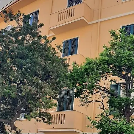 Apartment The White House